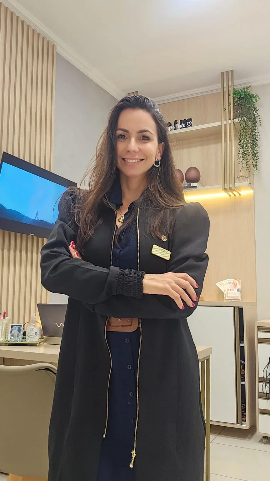Dra. Viviane Saldanha no consultório